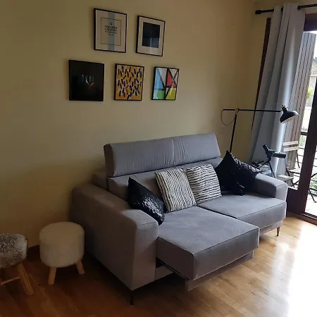 Family Duplex Esterri アパート